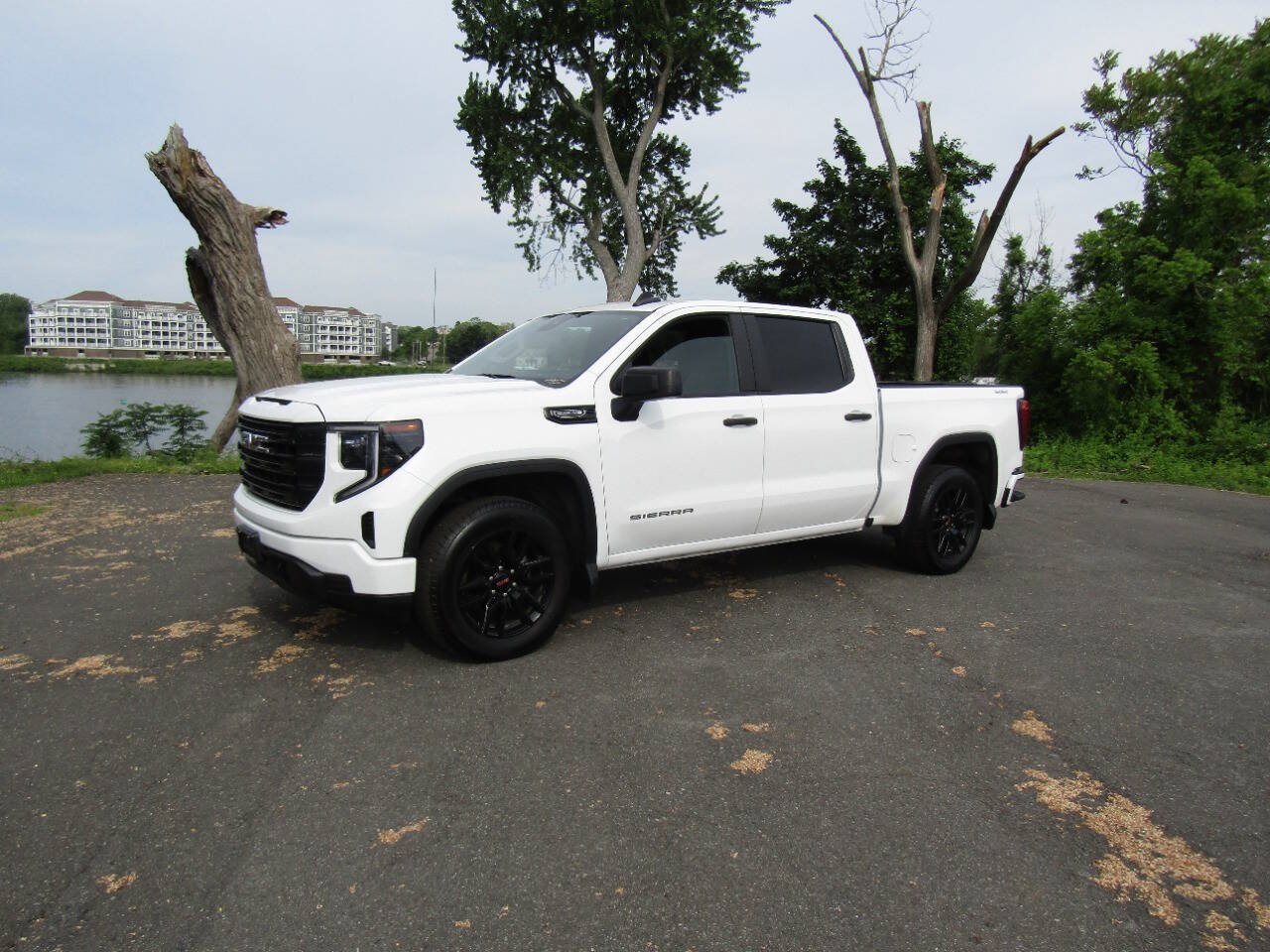 Used 2024 GMC Sierra 1500 Pro w/ Graphite Edition AWD/4WD image 2