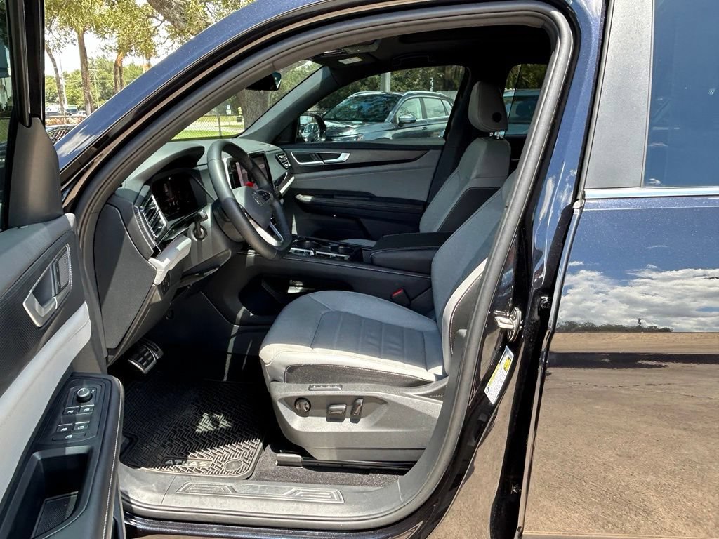 Certified 2024 Volkswagen Atlas Cross Sport SEL R-Line AWD/4WD image 19