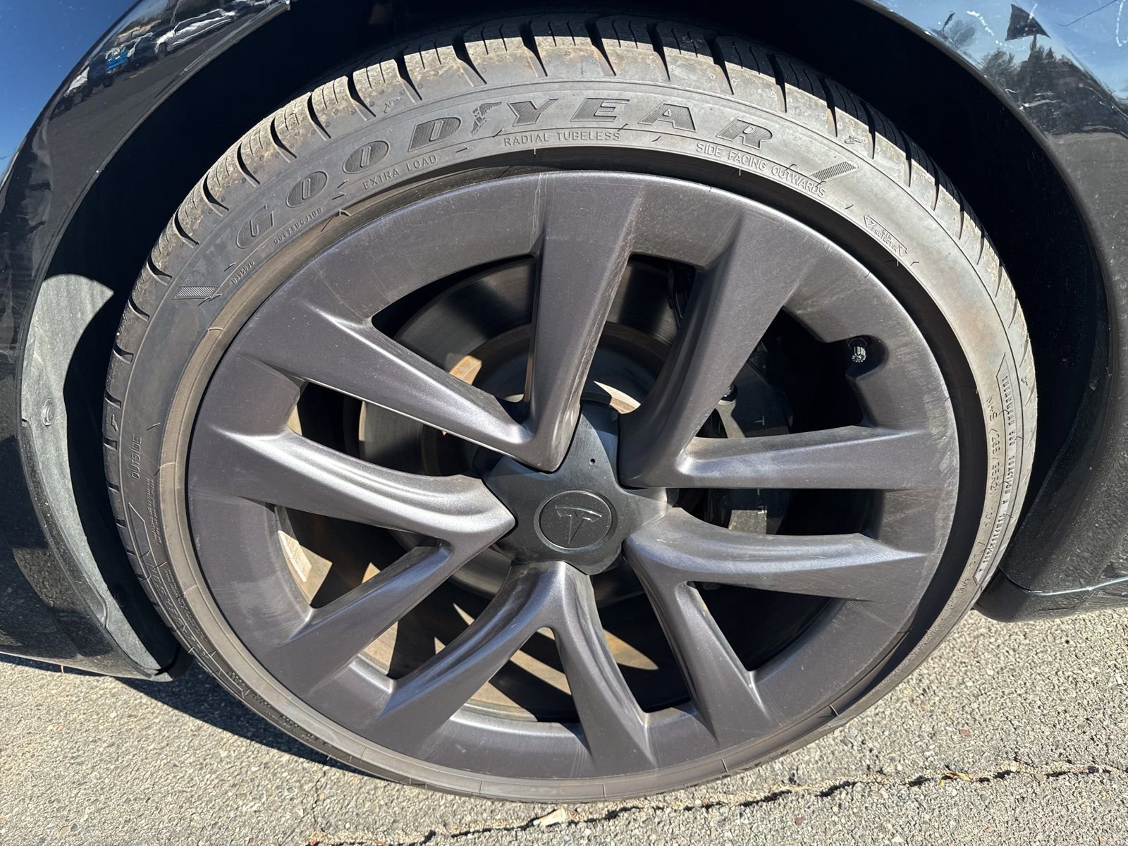 Used 2021 Tesla Model S Plaid image 11