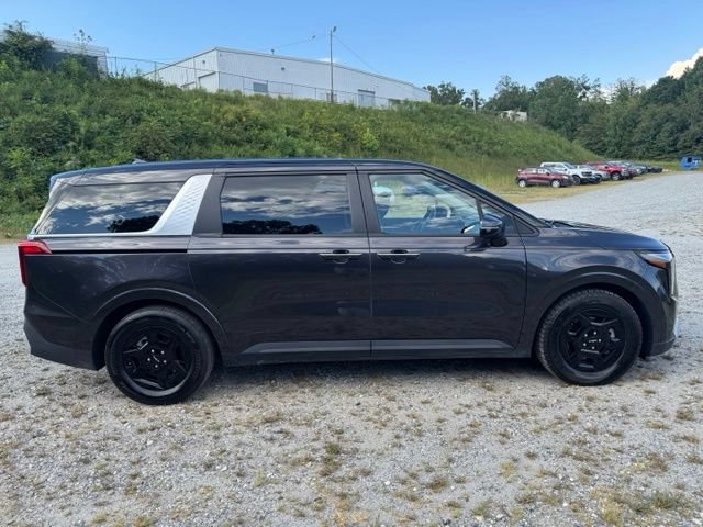 Used 2025 Kia Carnival FWD image 10