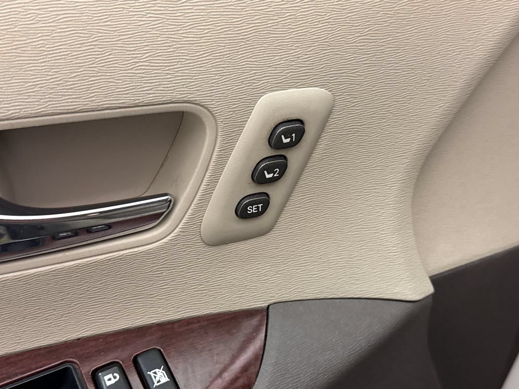 Used 2013 Toyota Sienna Limited w/ Premium Pkg FWD image 23
