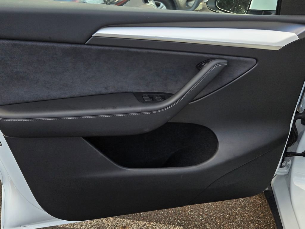 Used 2023 Tesla Model Y Long Range image 10