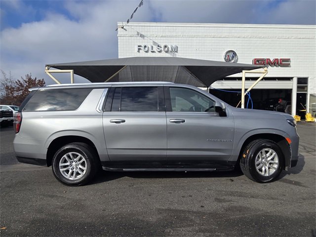 Used 2023 Chevrolet Suburban LT image 3