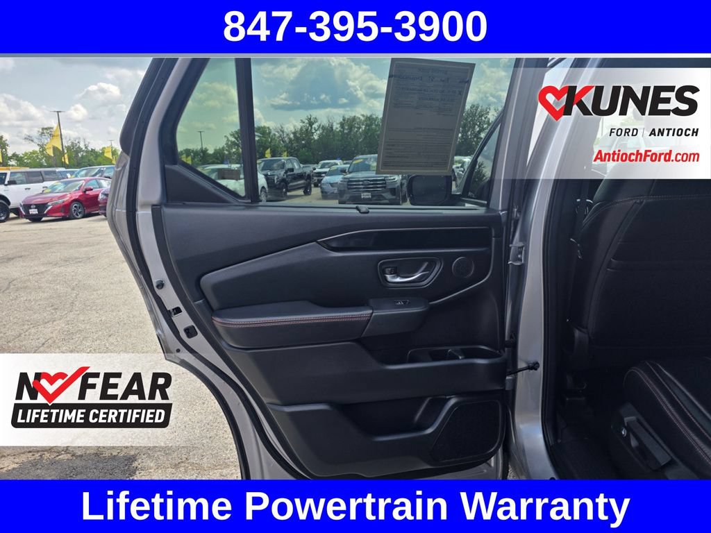 Used 2025 Honda Pilot TrailSport image 23