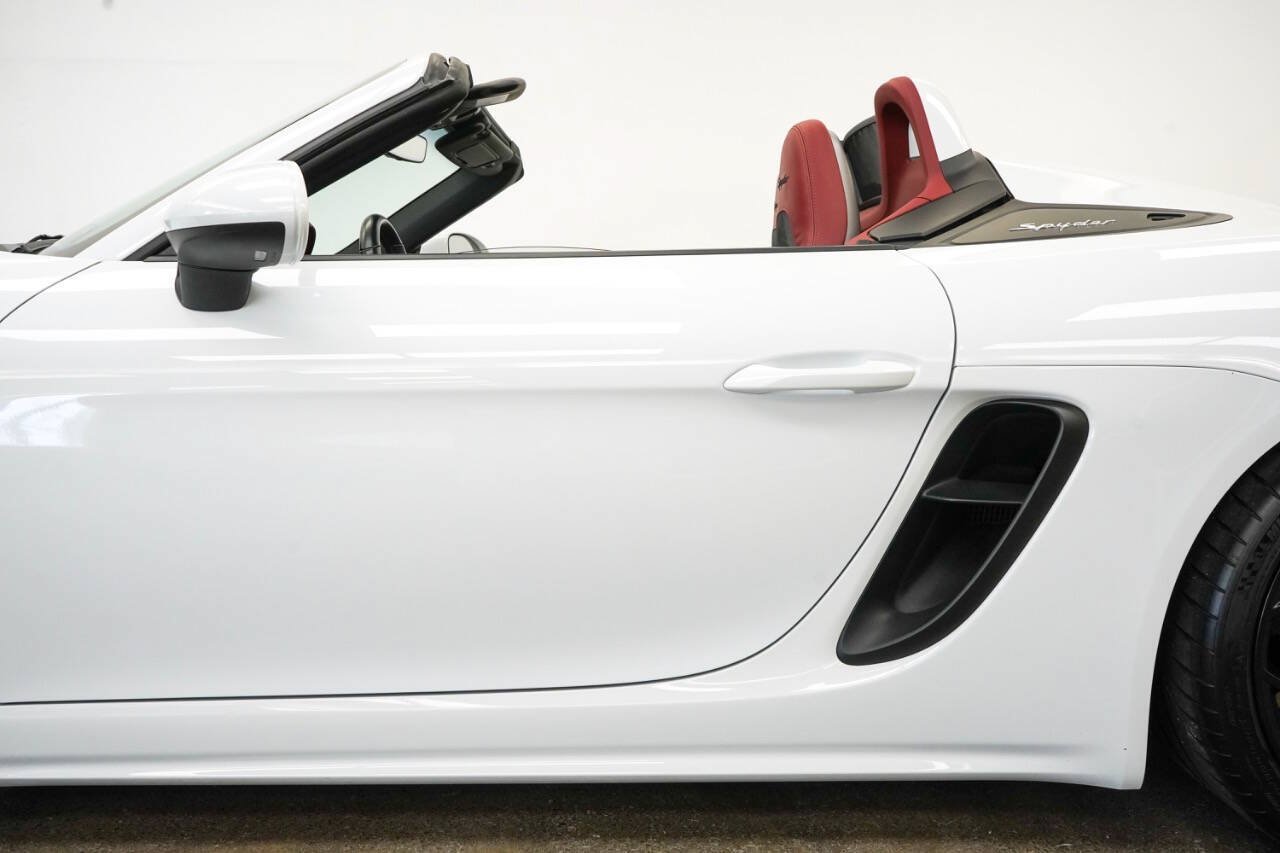 Used 2020 Porsche 718 Boxster Spyder RWD image 15
