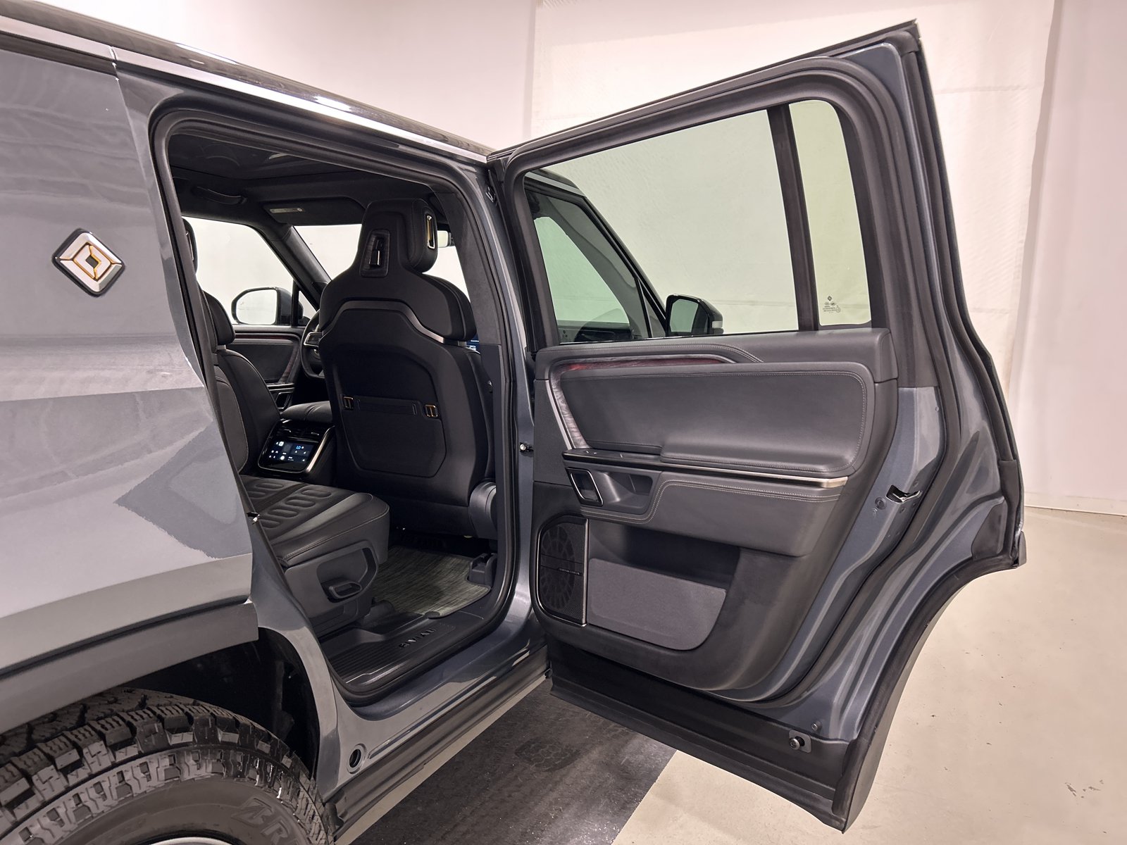 Used 2022 Rivian R1S Launch Edition AWD/4WD image 19