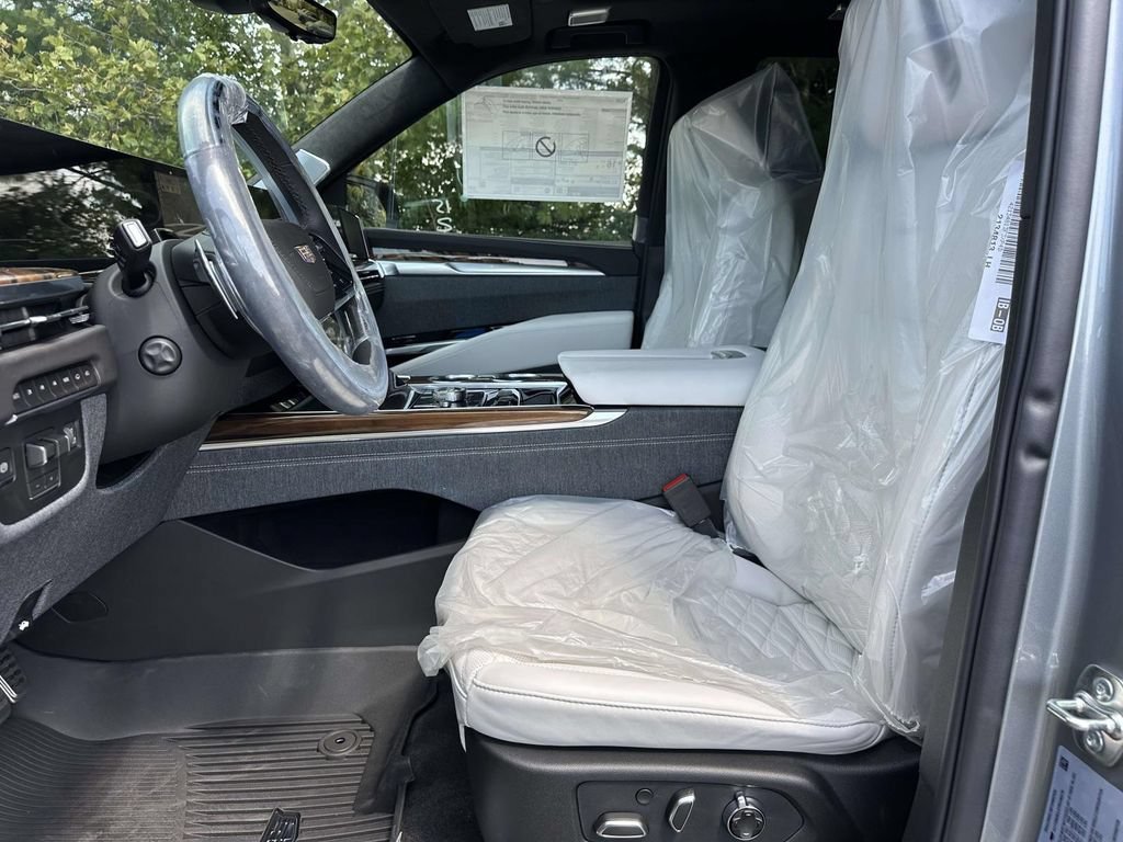 New 2026 Cadillac Escalade Platinum Luxury w/ LPO, Radiant Package AWD/4WD image 8