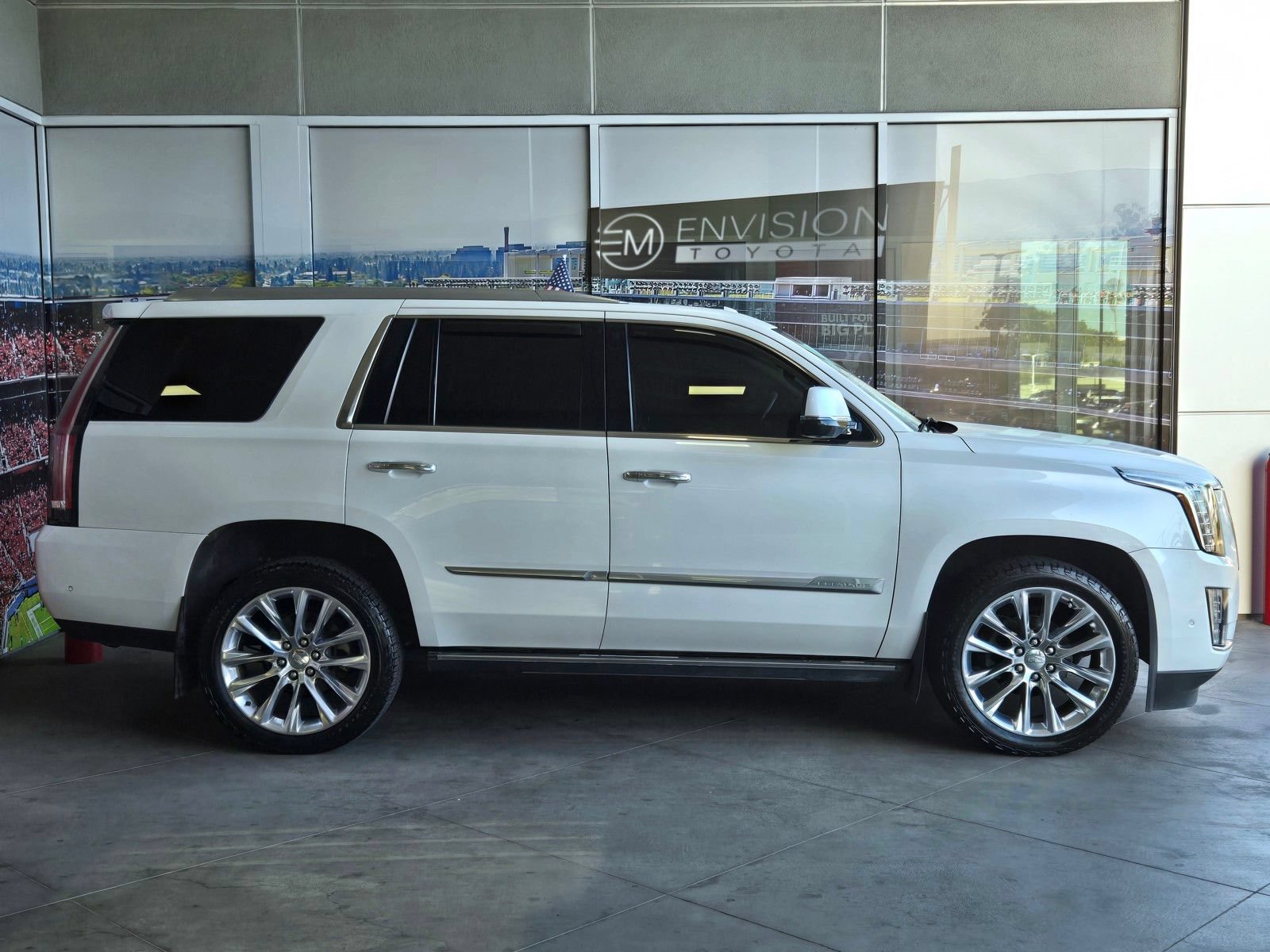 Used 2017 Cadillac Escalade Premium Luxury AWD/4WD image 4