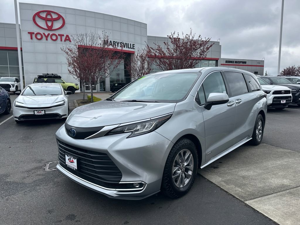 Certified 2021 Toyota Sienna XLE image 1