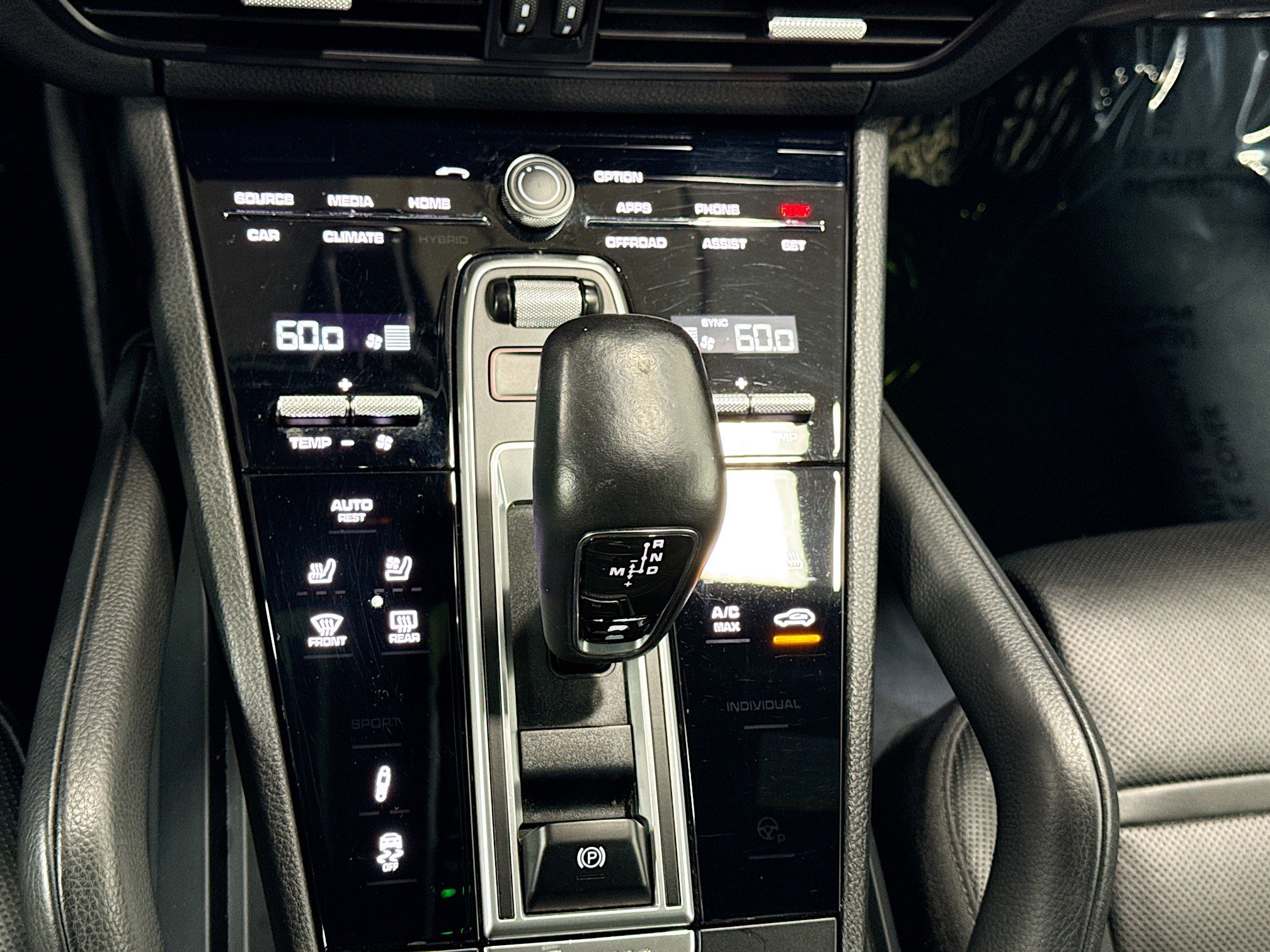 Certified 2022 Porsche Cayenne Coupe image 33