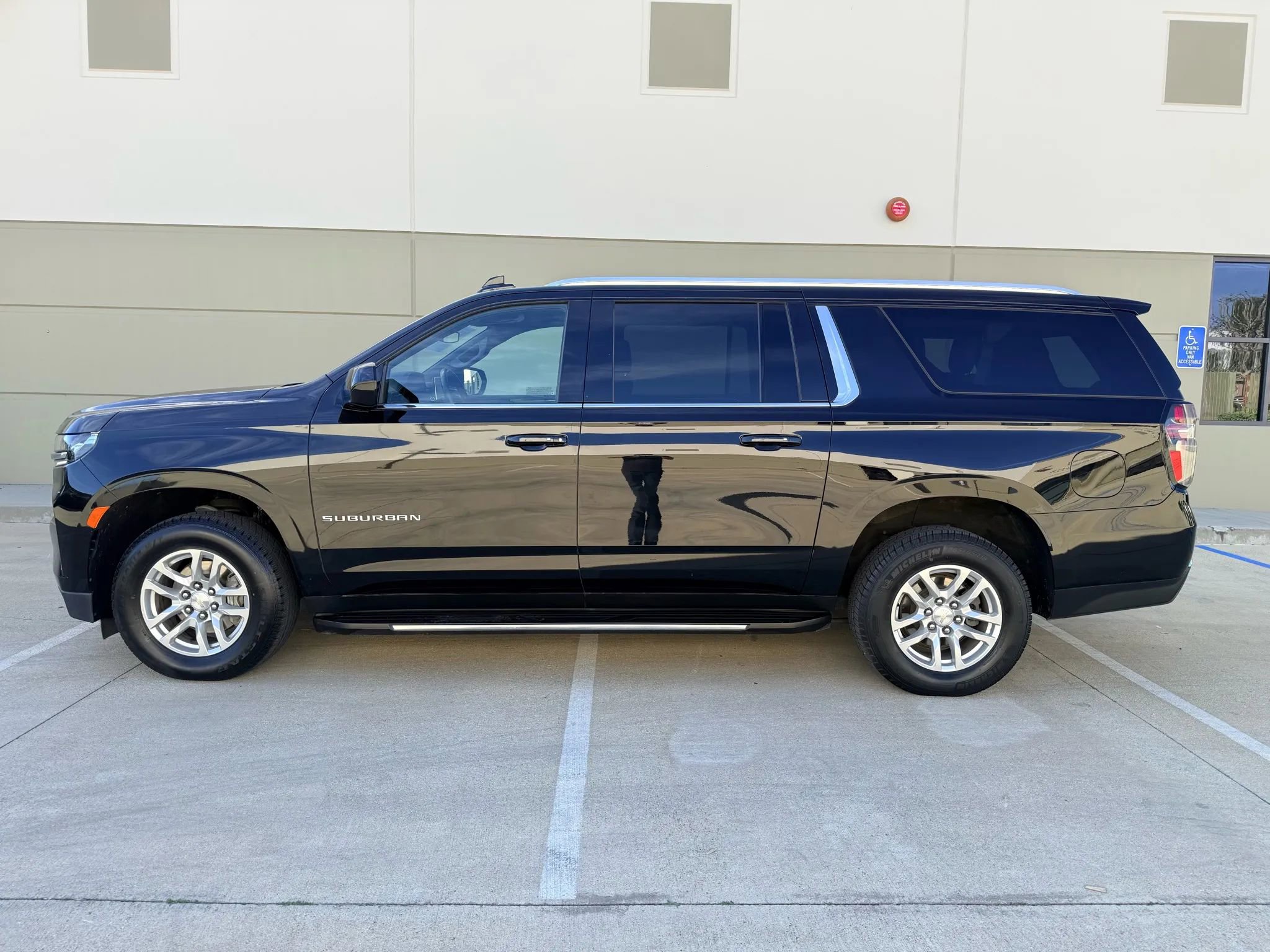 Used 2021 Chevrolet Suburban LS image 8