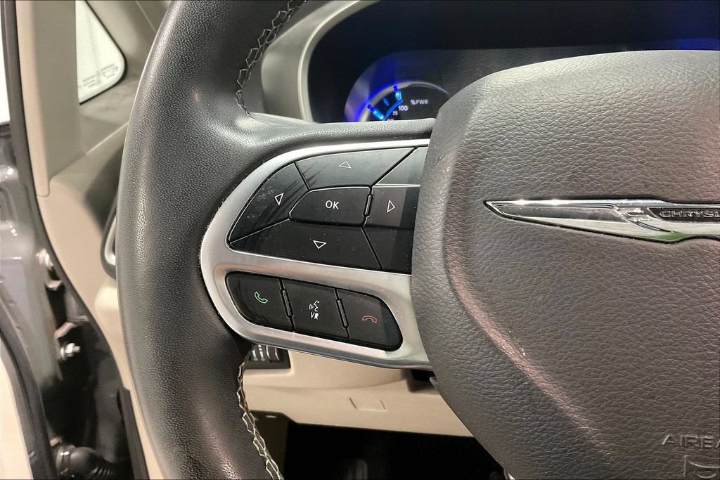 Used 2022 Chrysler Pacifica Touring-L FWD image 23