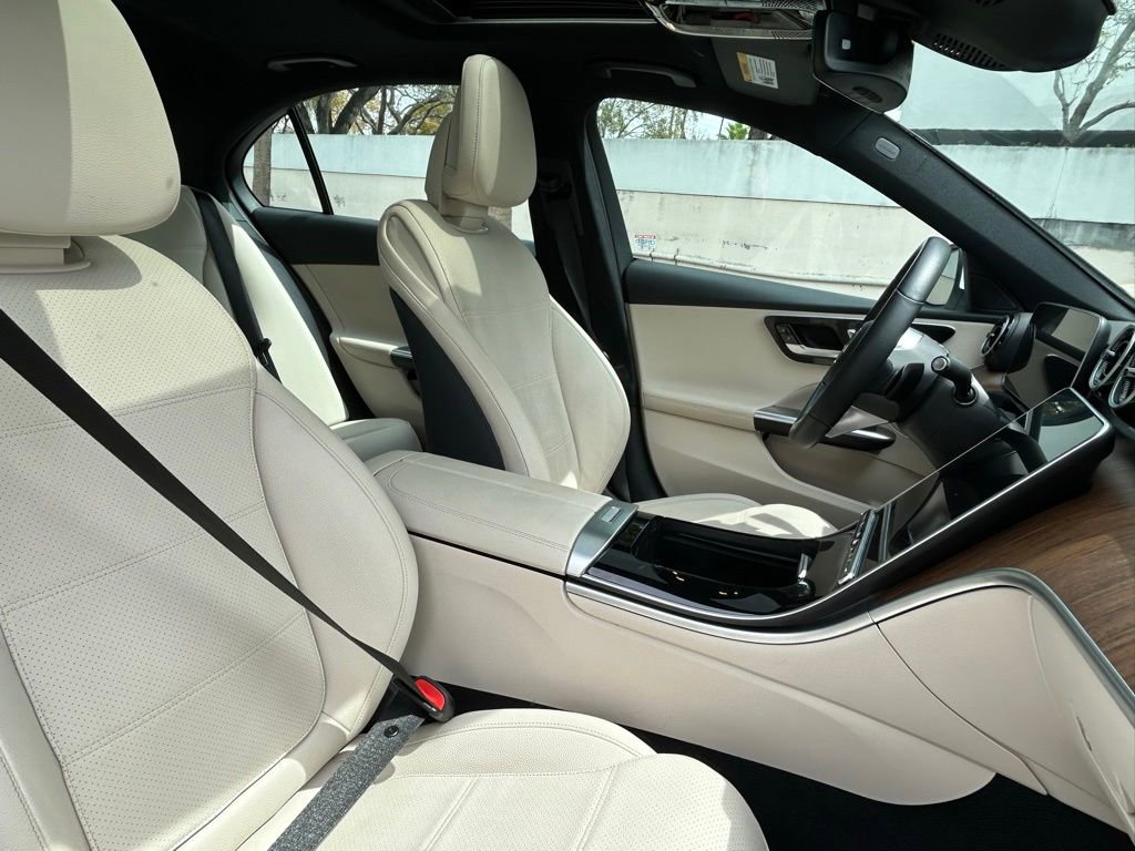 Used 2025 Mercedes-Benz C 300 4MATIC Sedan image 35