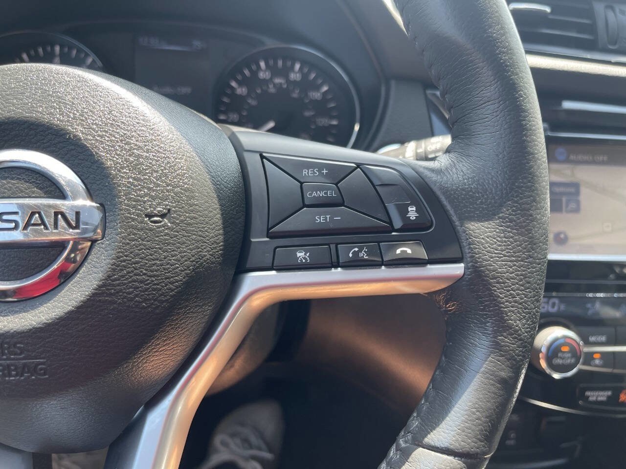 Used 2017 Nissan Rogue SL w/ SL Premium Package image 35