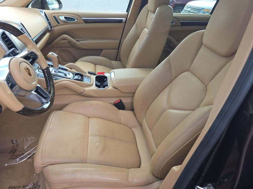 Used 2016 Porsche Cayenne image 3