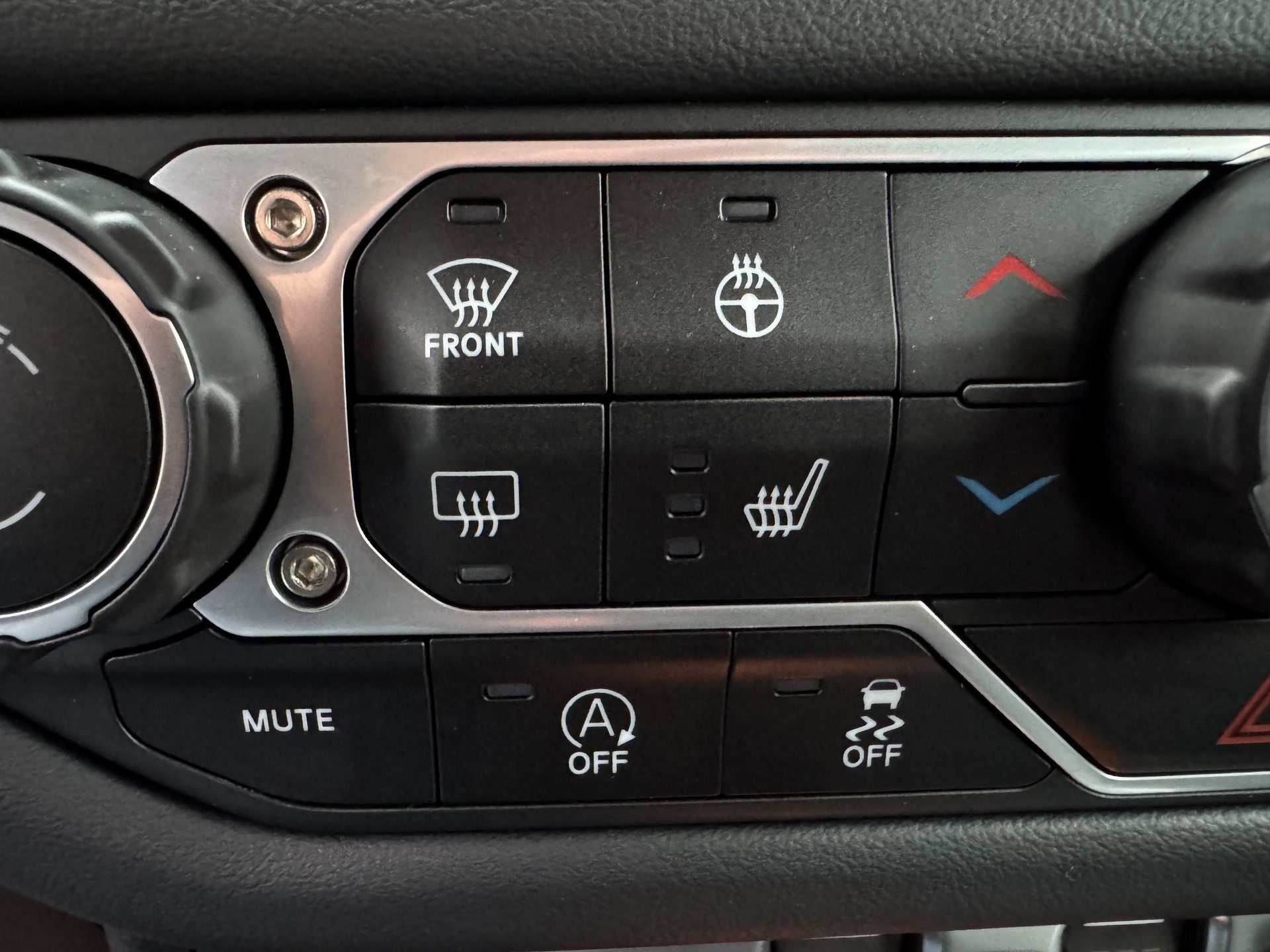 Used 2025 Jeep Wrangler Rubicon w/ Technology Group image 28