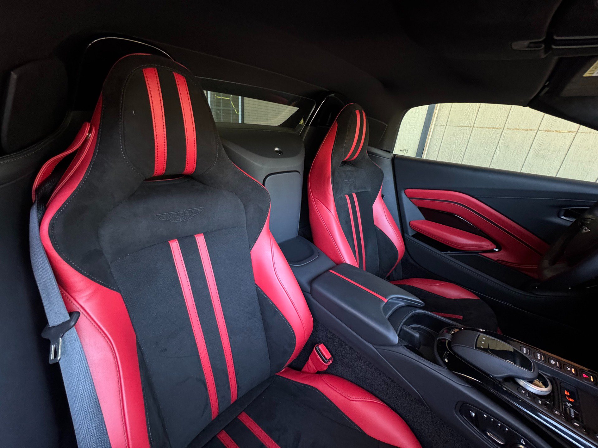 Used 2023 Aston Martin V8 Vantage Roadster RWD image 33