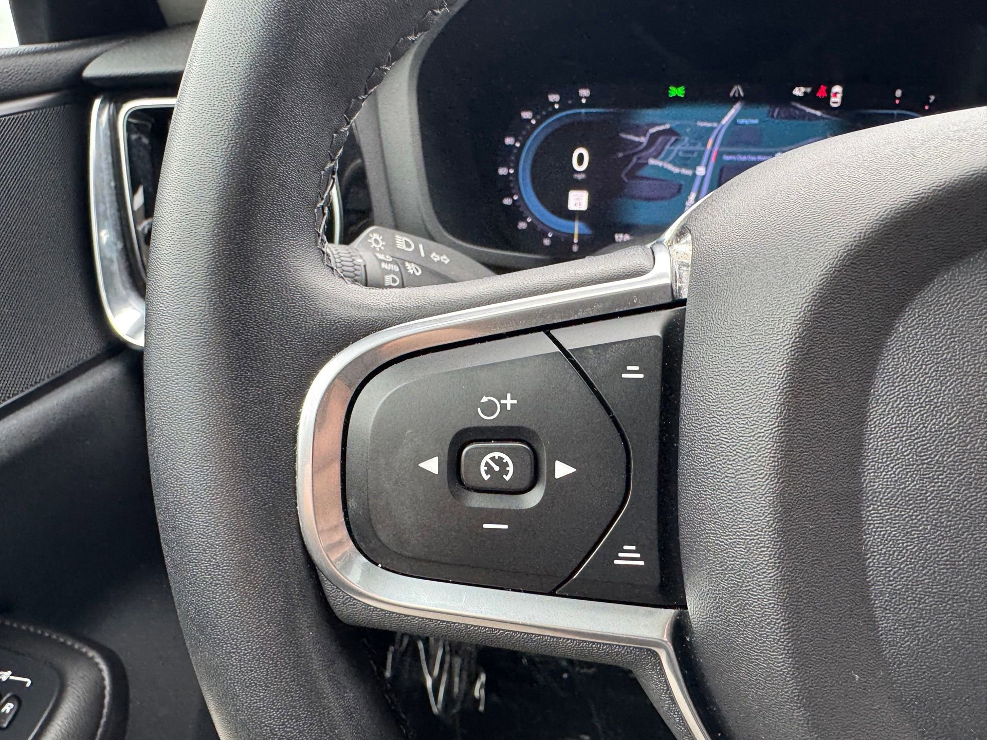 Used 2023 Volvo S60 B5 Core w/ Climate Package image 9