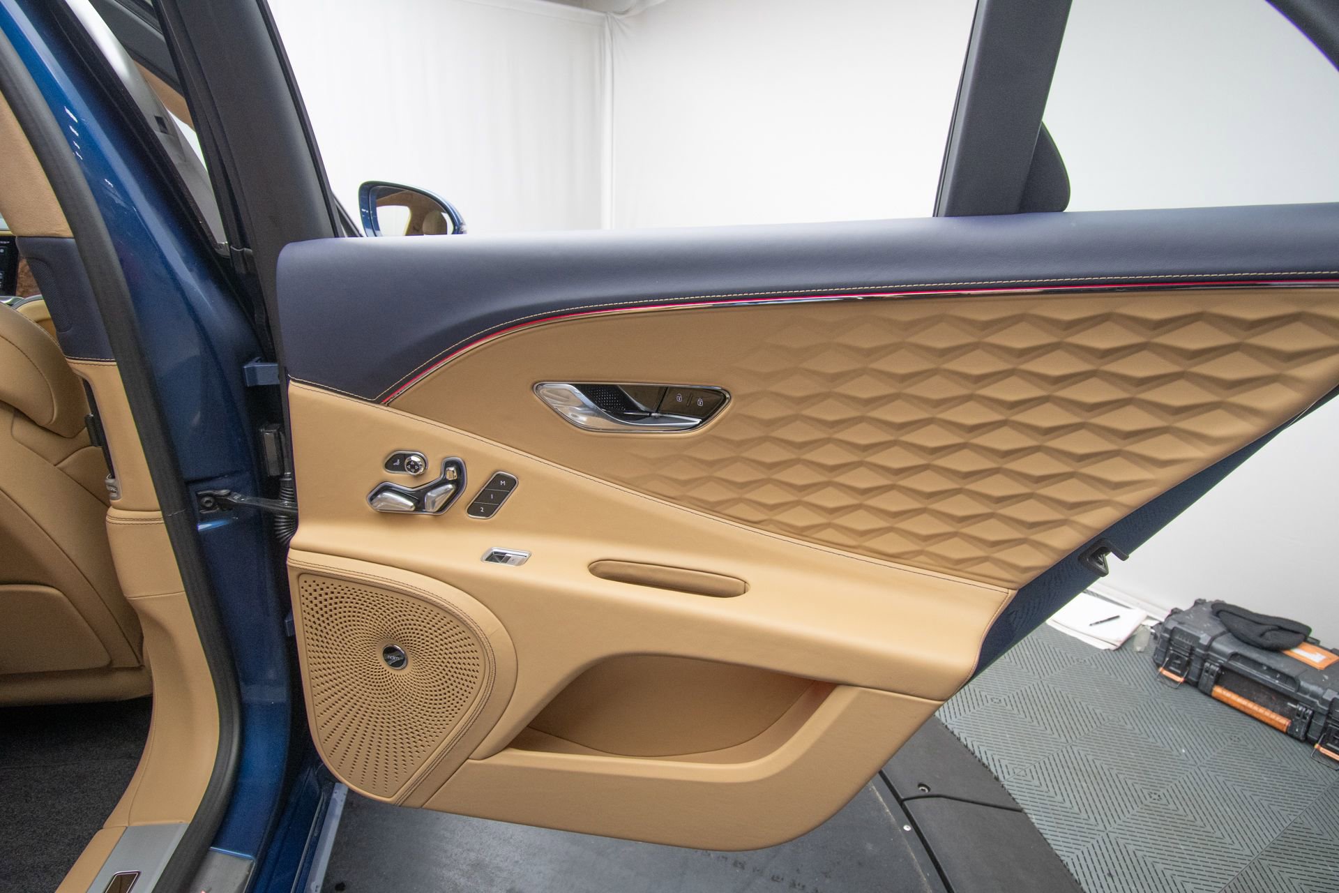 New 2026 Bentley Flying Spur Plug-In Hybrid AWD/4WD image 42