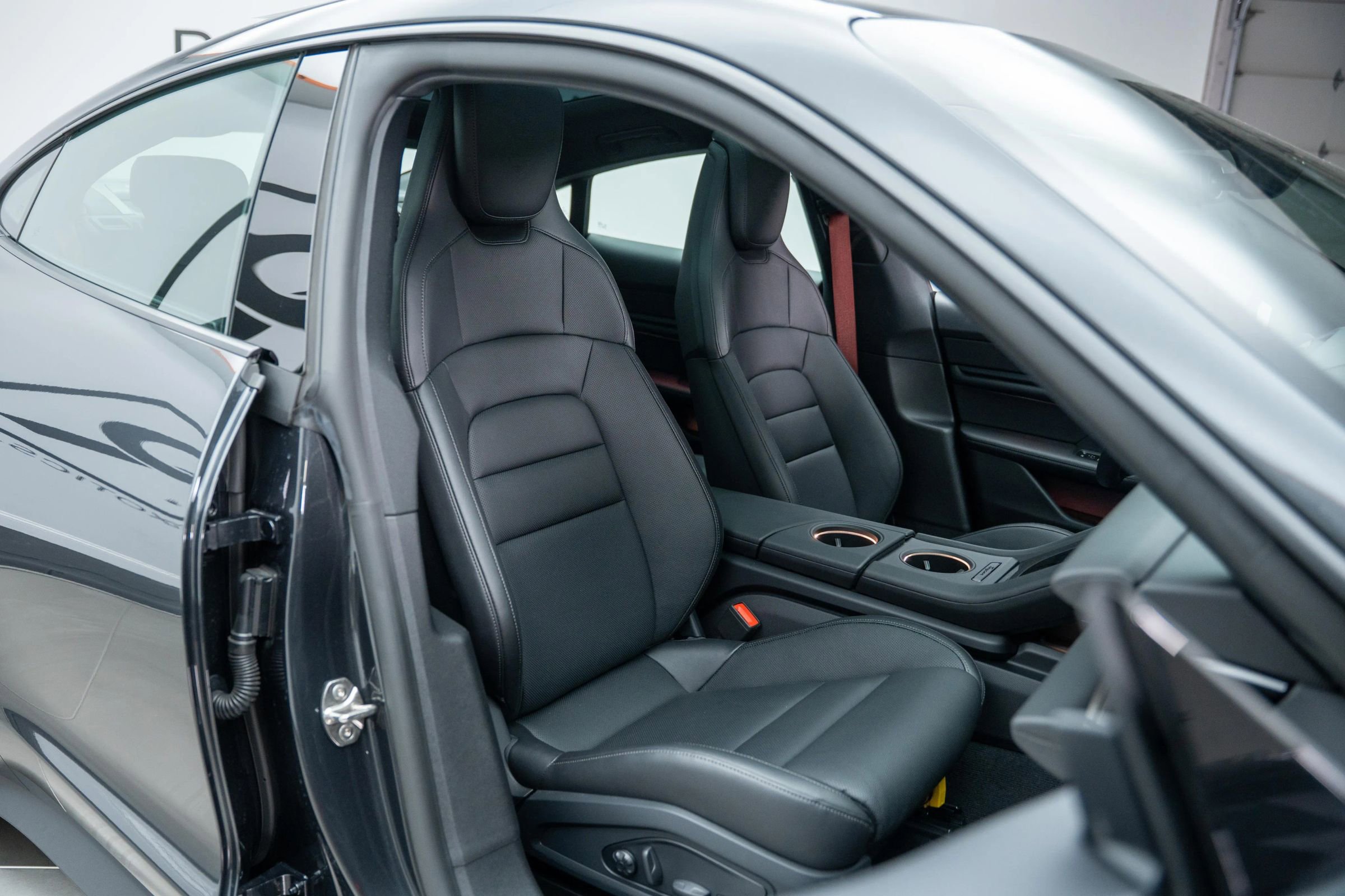 Used 2025 Porsche Taycan image 26