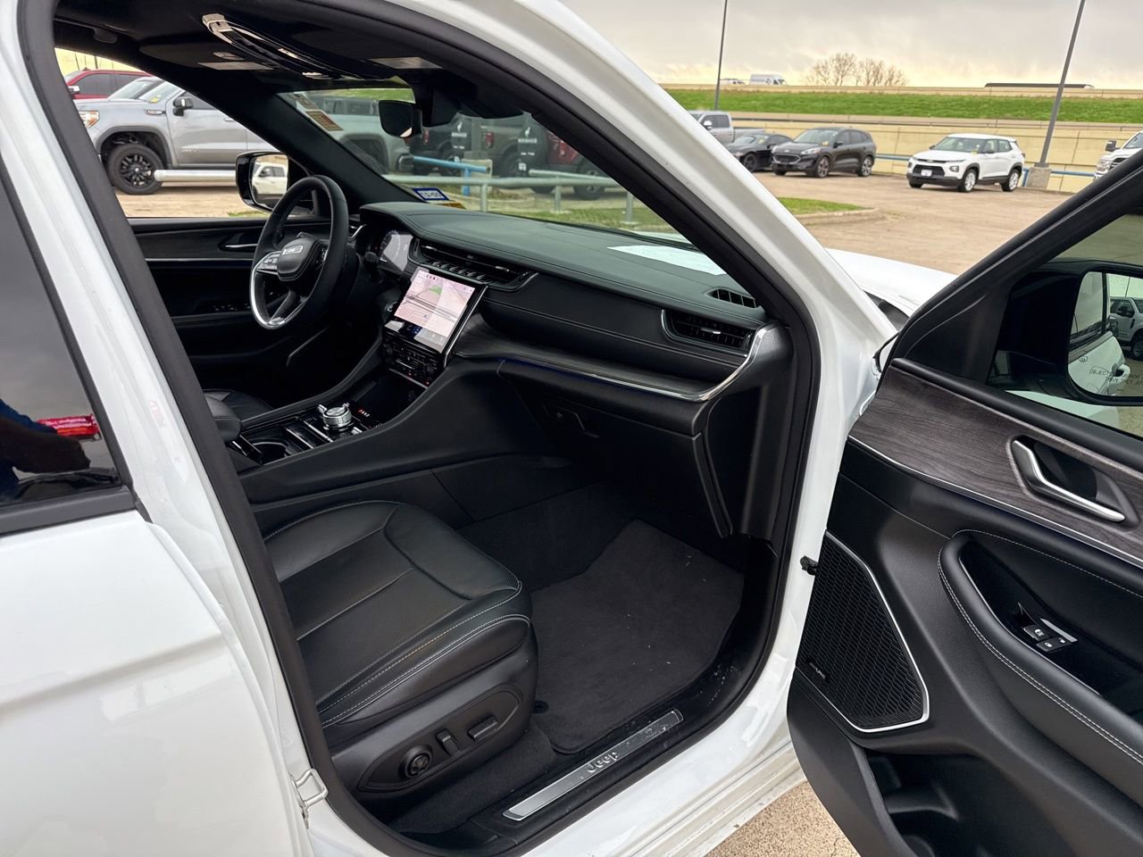 Used 2024 Jeep Grand Cherokee L Overland w/ Rear Seat Video Group I image 15