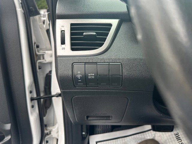 Used 2017 Hyundai Elantra GT image 20