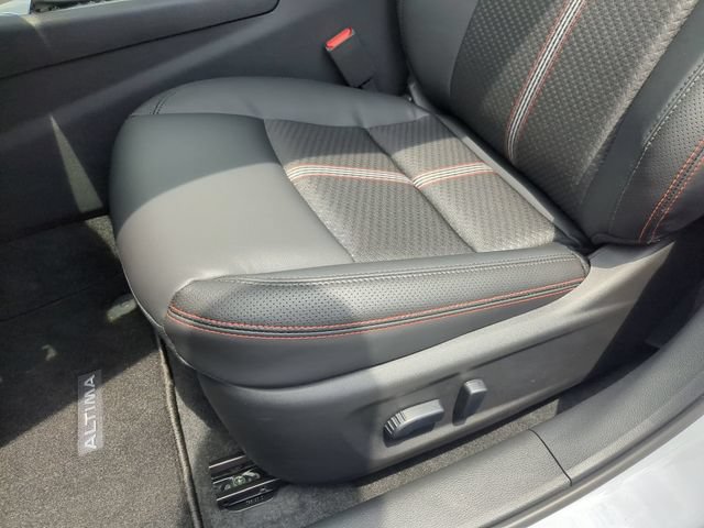New 2026 Nissan Altima 2.5 SR w/ SR Midnight Edition Package FWD image 14