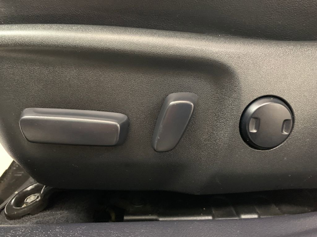 Used 2017 Toyota Camry XLE w/ Moonroof Package image 5