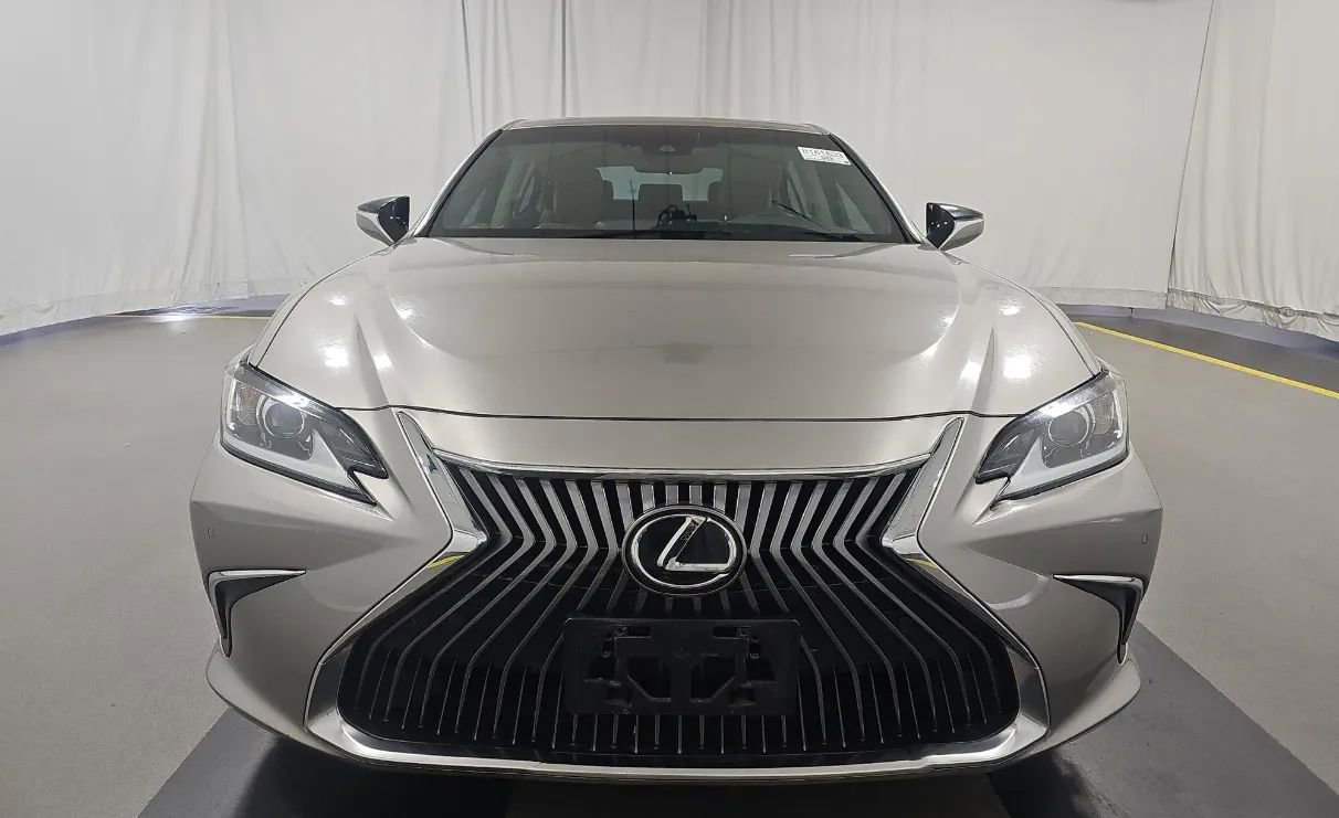 Used 2021 Lexus ES 350 w/ Premium Package image 2