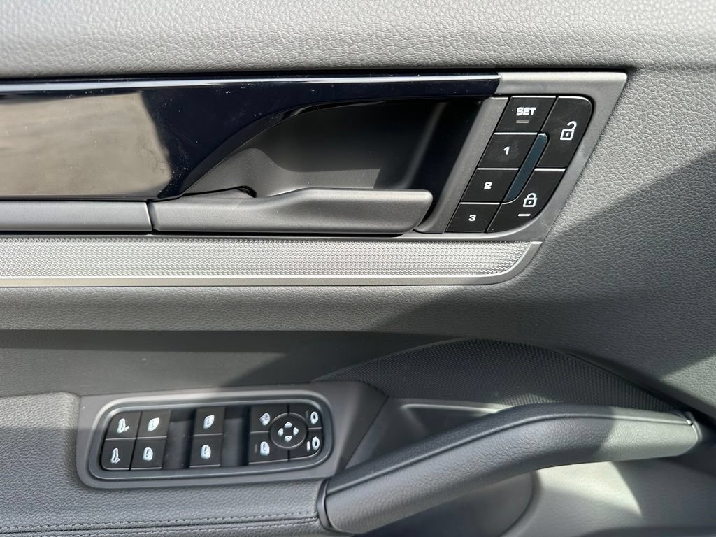New 2026 Porsche Cayenne Coupe AWD/4WD image 17