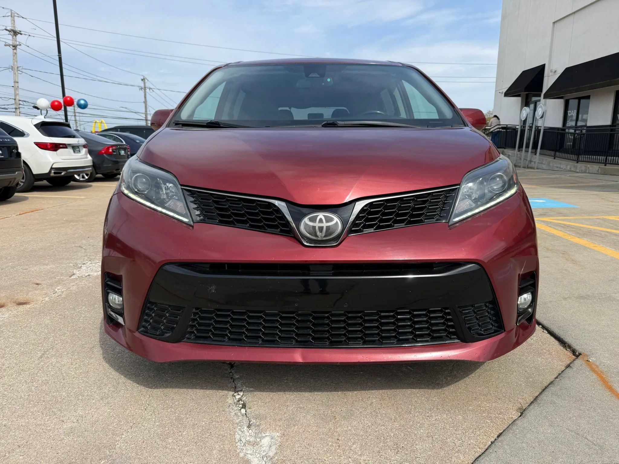 Used 2018 Toyota Sienna SE FWD image 4