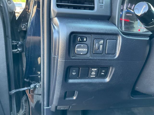 Used 2018 Toyota 4Runner SR5 AWD/4WD image 8