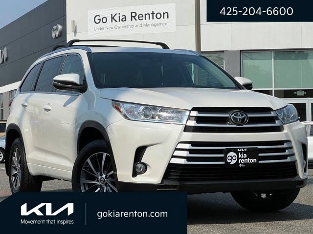 Used 2017 Toyota Highlander XLE w/ Carpet Mat Package AWD/4WD image 1
