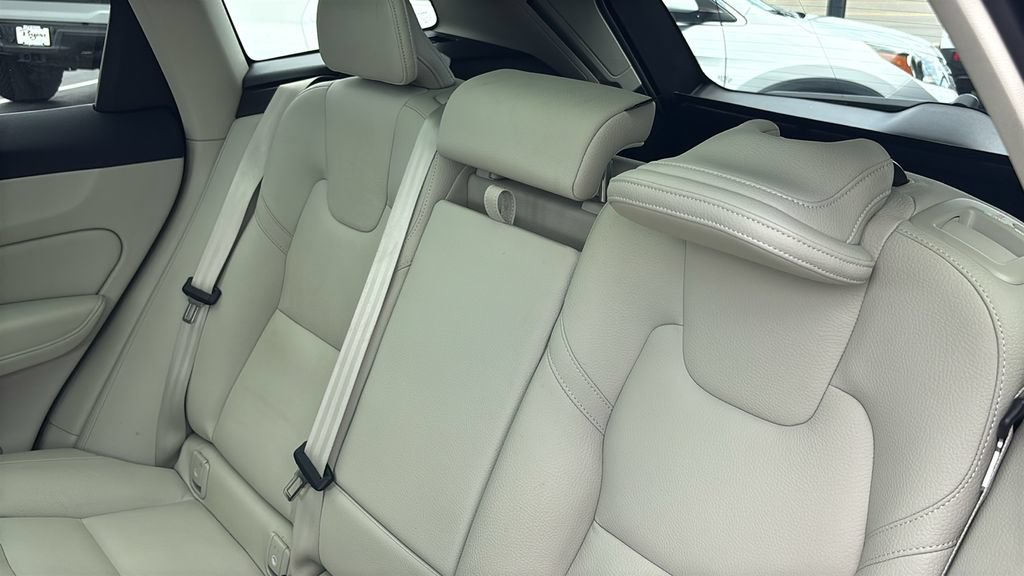 Certified 2024 Volvo XC60 B5 Plus w/ Climate Package AWD/4WD image 26