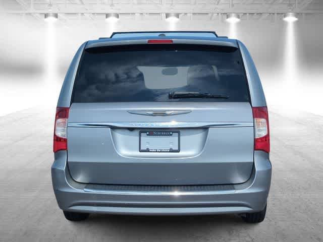 Used 2014 Chrysler Town & Country Touring FWD image 6