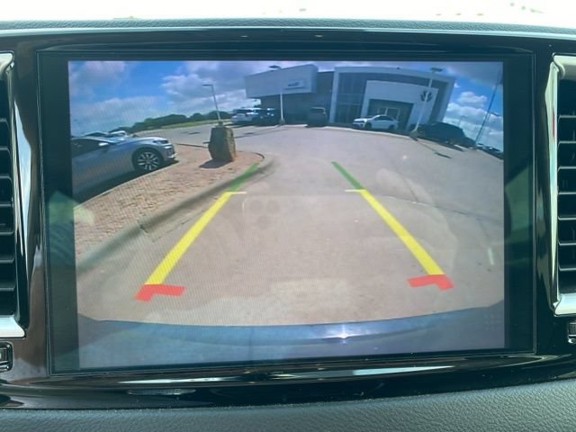 Used 2022 Chrysler Pacifica Touring-L FWD image 9