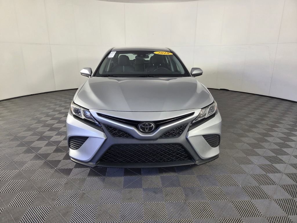 Used 2018 Toyota Camry SE FWD image 3