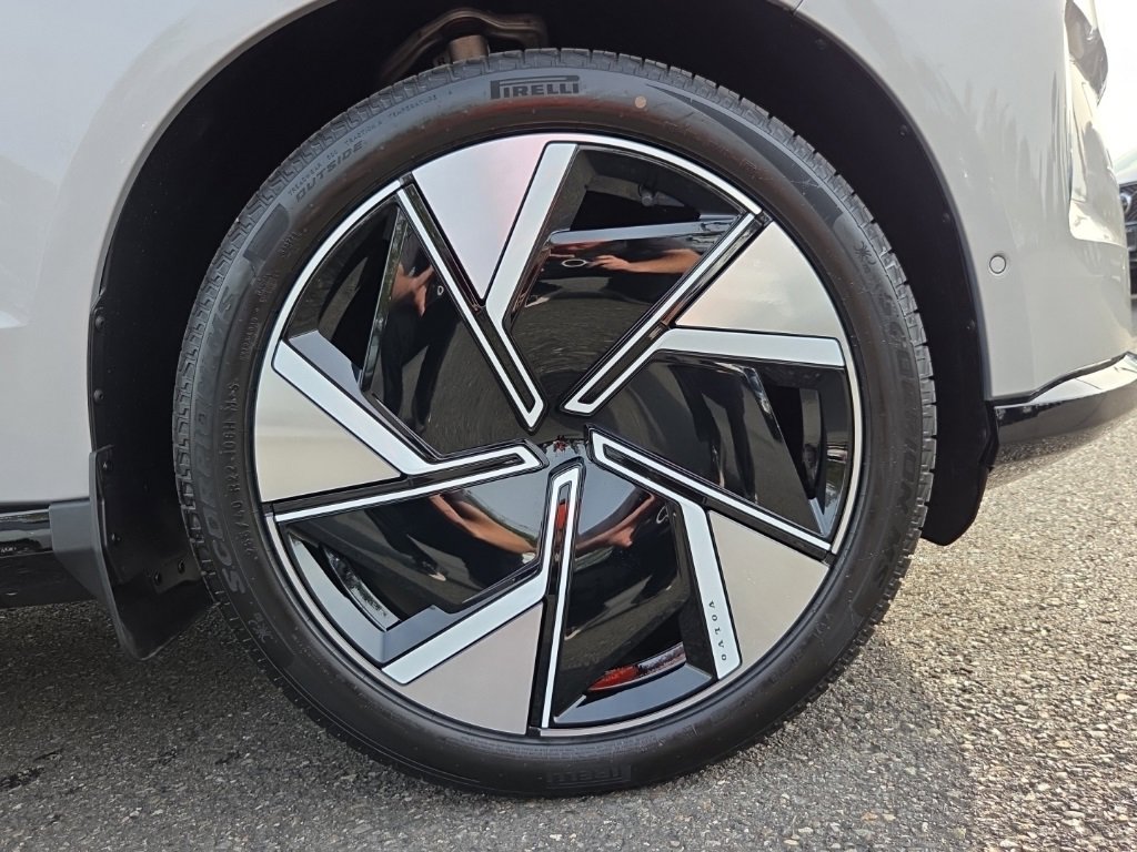New 2025 Volvo EX90 Ultra w/ Protection Package Premier image 10