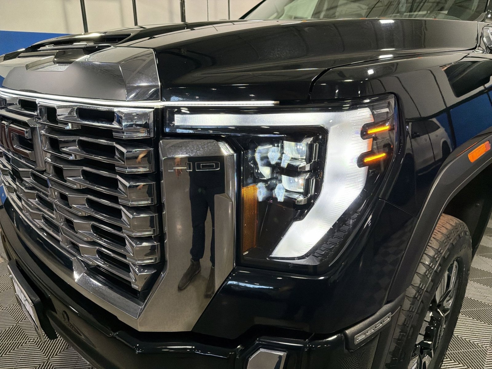 Used 2024 GMC Sierra 2500 Denali w/ Denali Reserve Package image 13