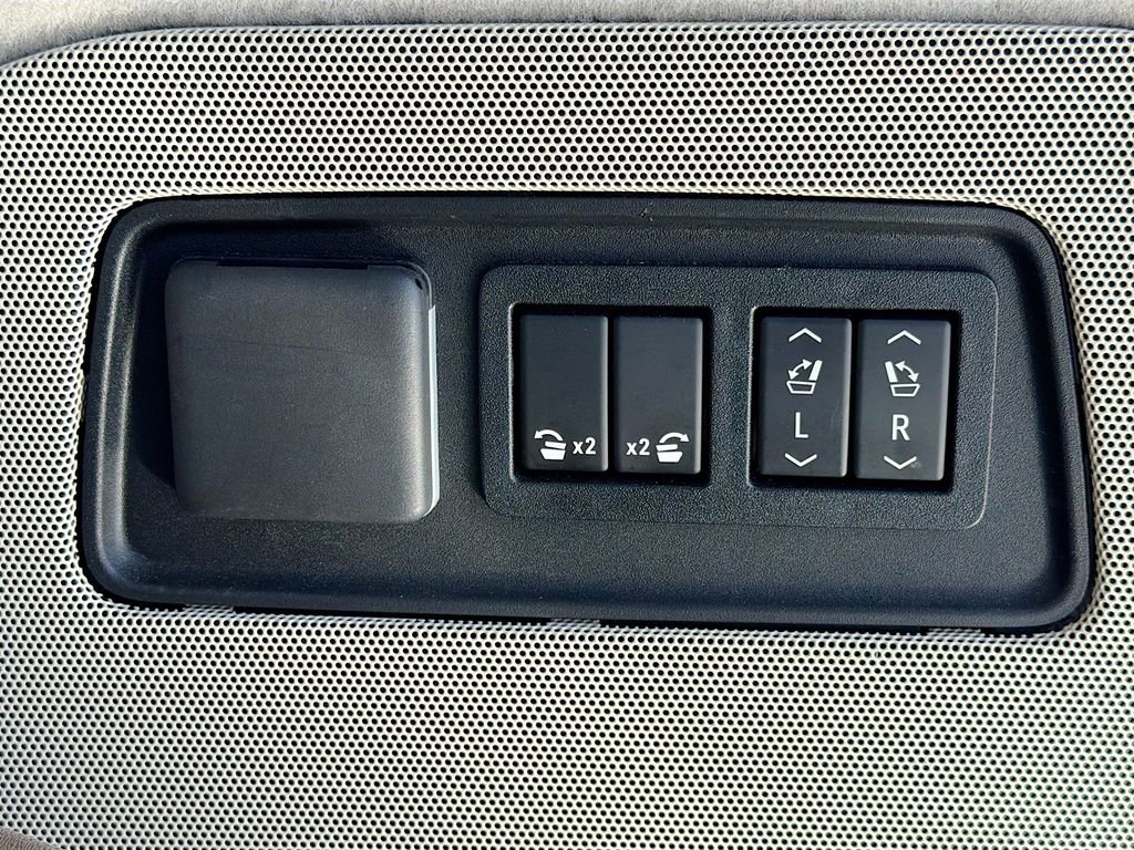 Used 2021 Cadillac Escalade ESV Premium Luxury Platinum image 13