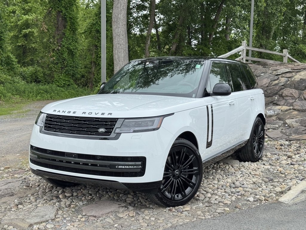 New 2025 Land Rover Range Rover SE