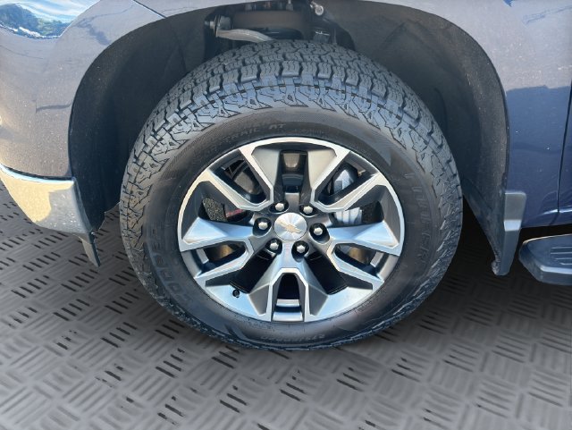 Used 2022 Chevrolet Silverado 1500 LT AWD/4WD image 30