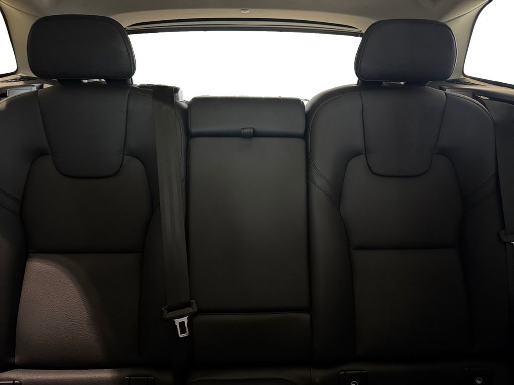 Certified 2023 Volvo XC60 B5 Plus w/ Climate Package image 21