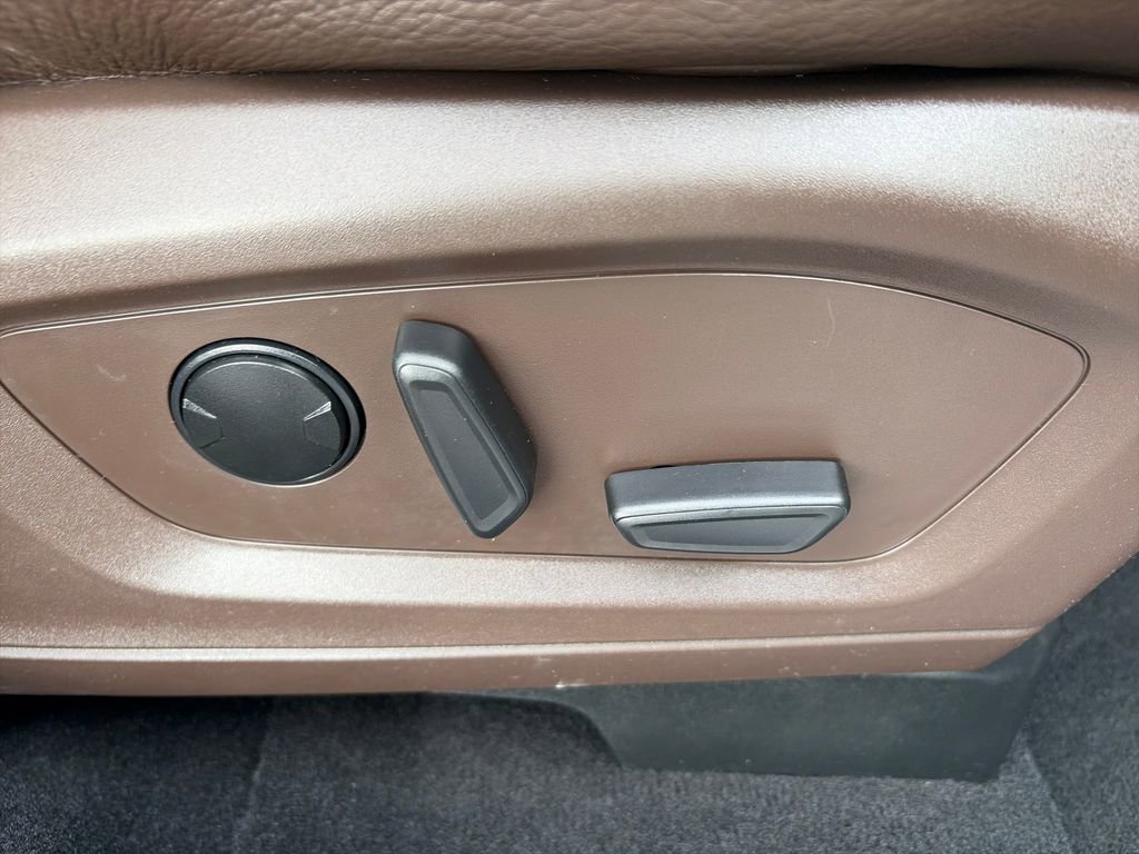 Used 2023 Ford Explorer King Ranch w/ Technology Package image 16