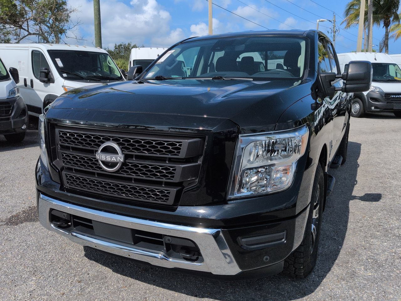 Used 2023 Nissan Titan SV w/ SV Convenience Package AWD/4WD image 9