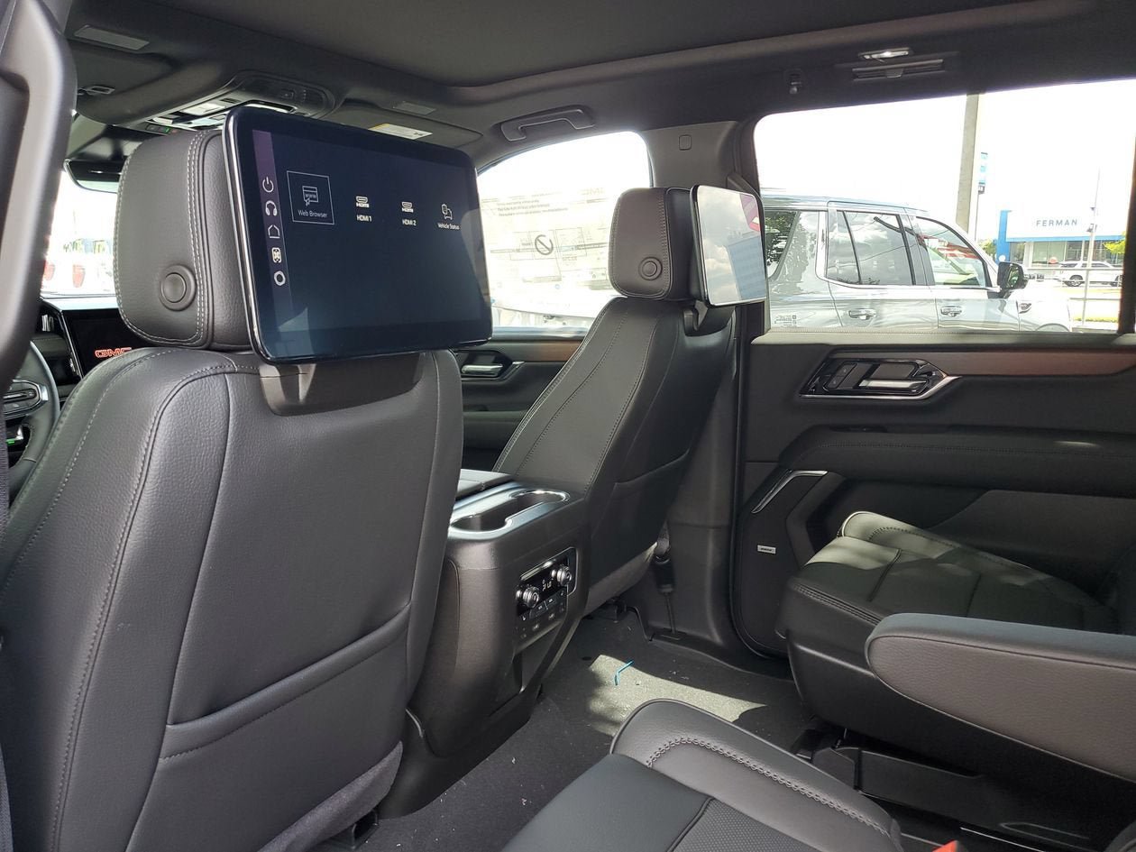 New 2026 GMC Yukon XL Denali w/ Denali Reserve Package RWD image 10