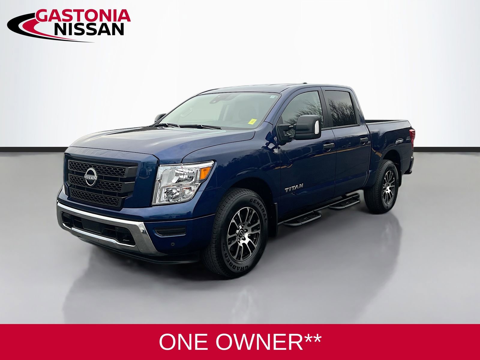 Used 2024 Nissan Titan SV w/ SV Convenience Package image 3