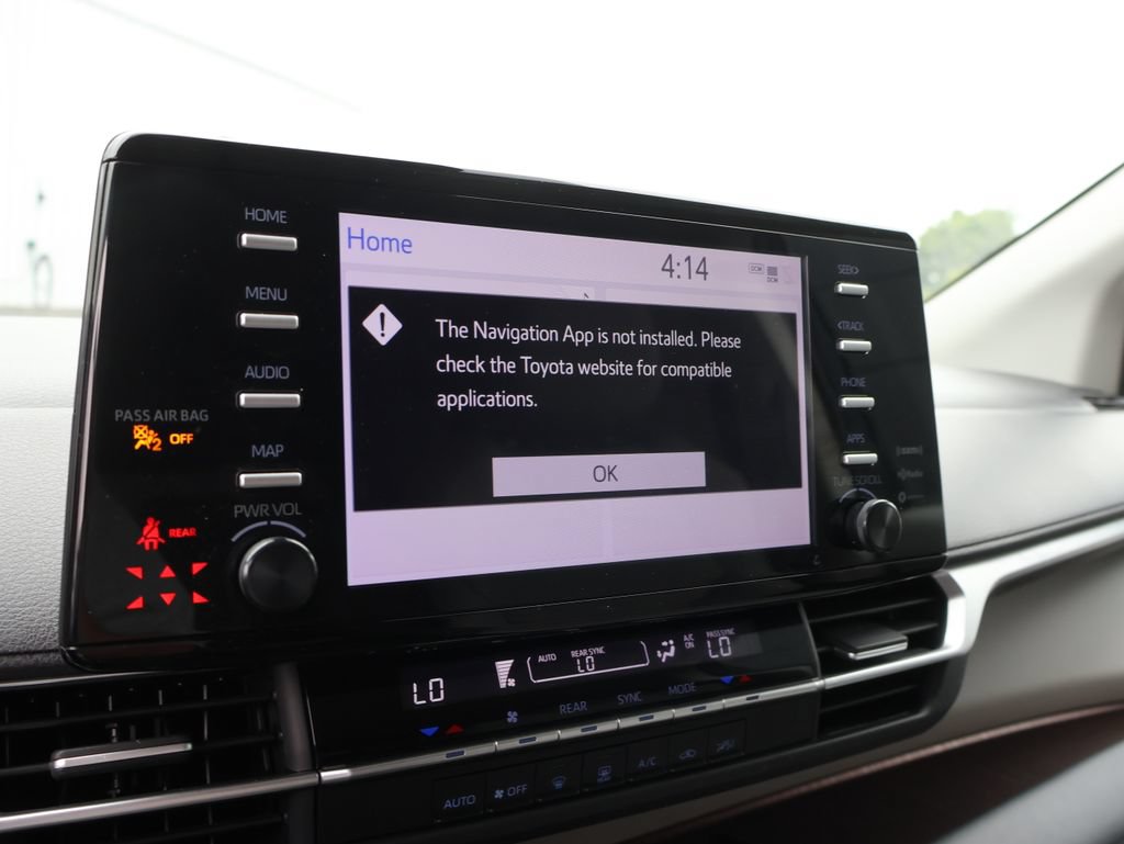 Used 2024 Toyota Sienna LE FWD image 33