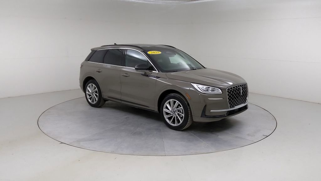 Used 2025 Lincoln Corsair Grand Touring w/ Towing Package image 11