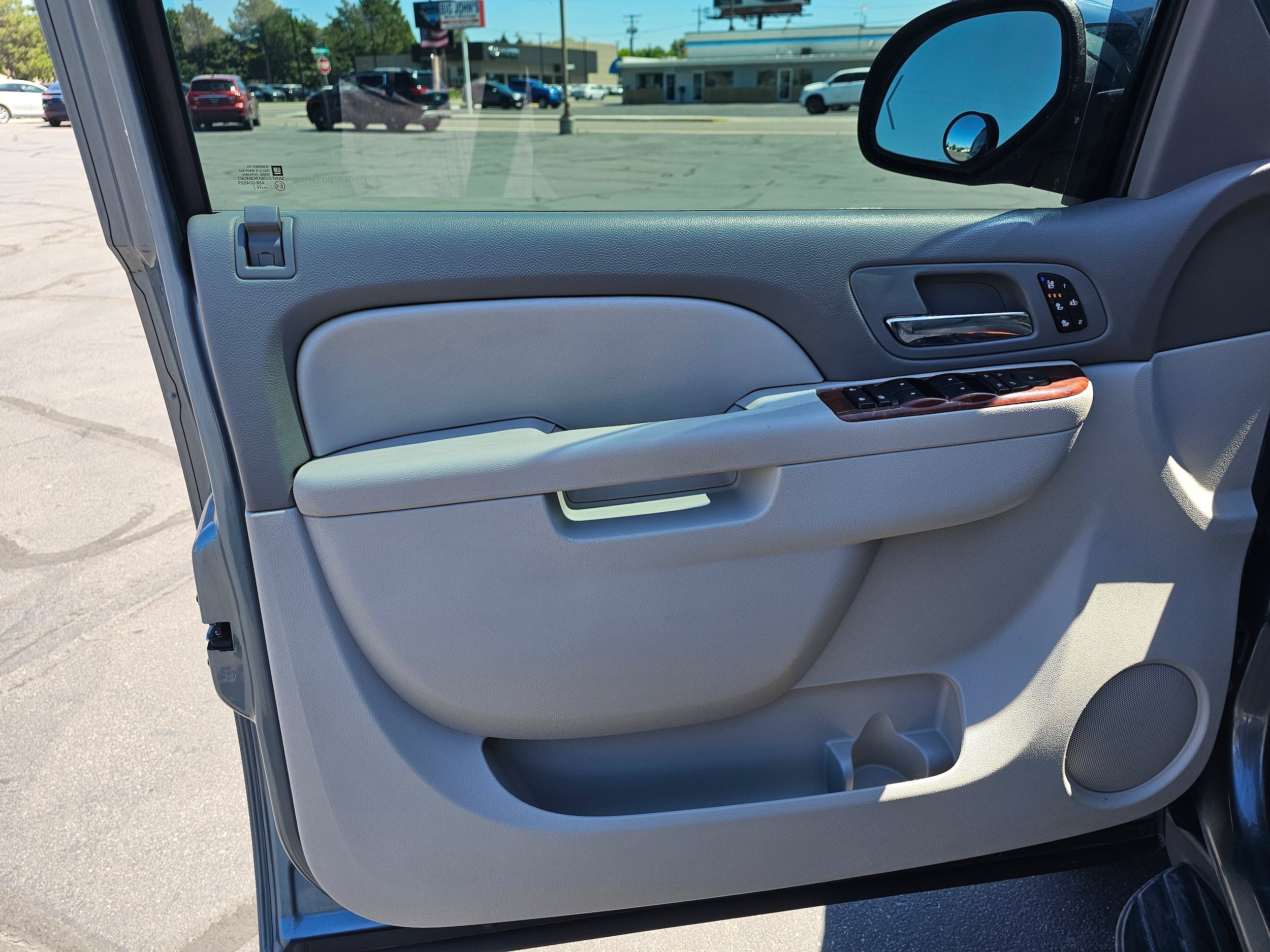 Used 2011 Chevrolet Avalanche LTZ AWD/4WD image 9